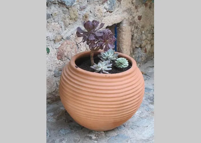 Blue Door Apartment *